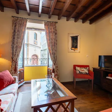 Apartament Puerta Real *